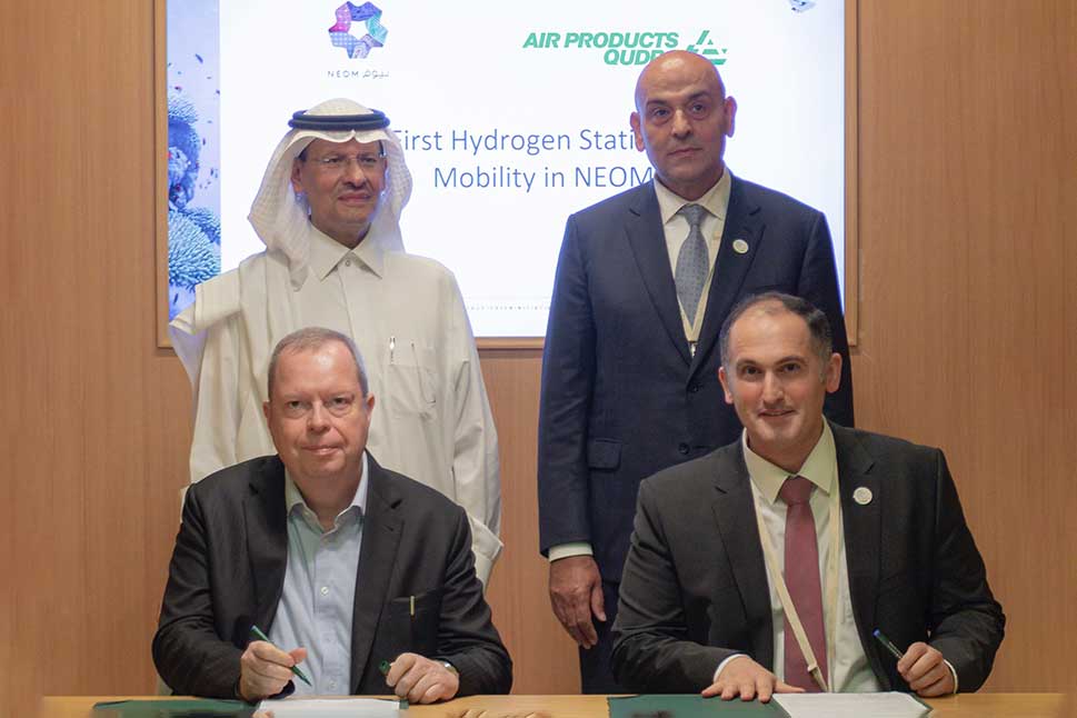 Air Products Qudra and ENOWA representatives at agreement signing for NEOM’s first hydrogen fueling station